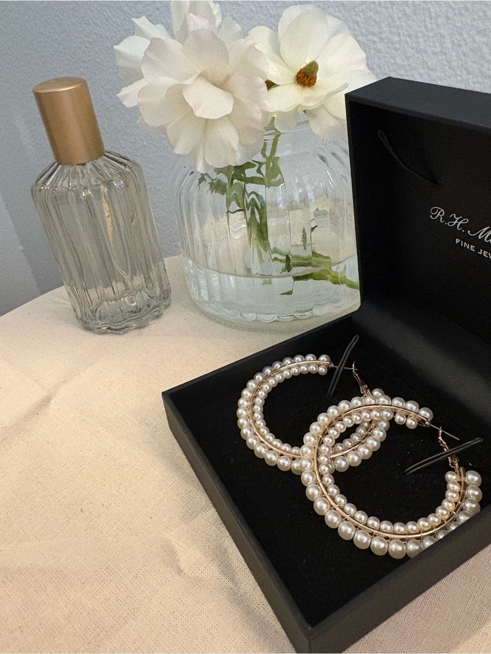 Pearl Hoop Earrings in White & Gold Like New